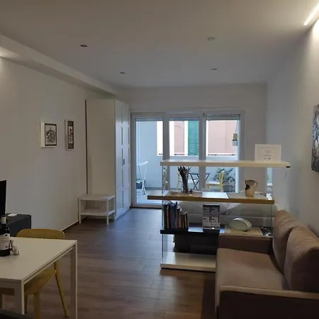 Domus13-with Private Parking Apartment *