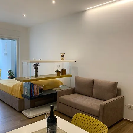Domus13-with Private Parking Apartment Bari