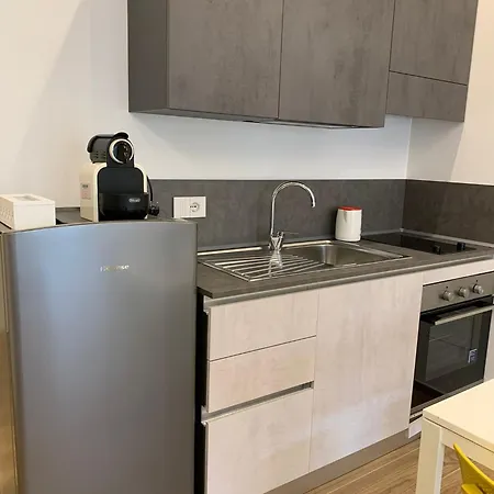 Domus13-with Private Parking Apartment