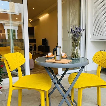 Domus13-with Private Parking Apartment *