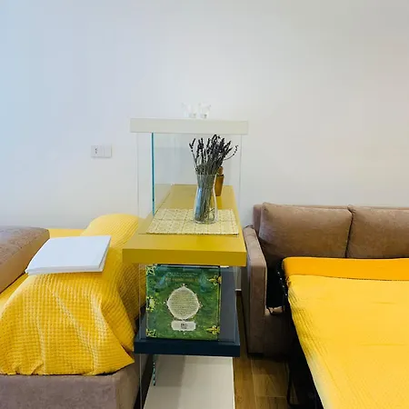Domus13-with Private Parking Apartment