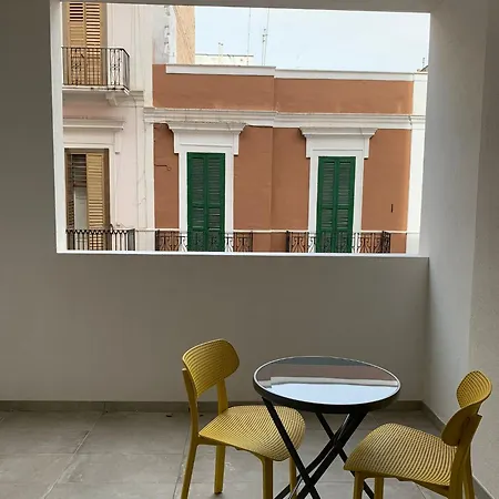 Domus13-with Private Parking Apartment Bari