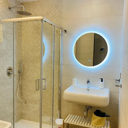 Domus13-with Private Parking Apartment
