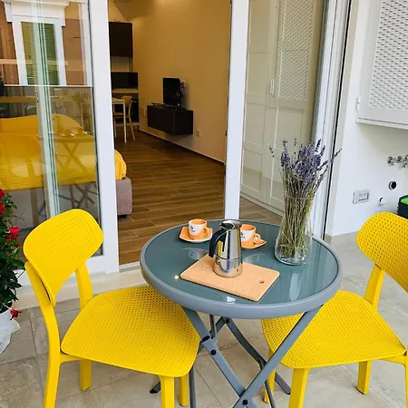 Domus13-with Private Parking Apartment